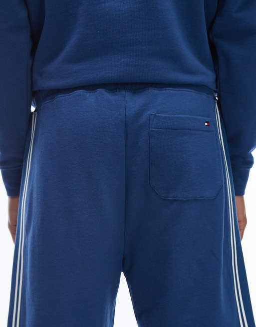 Tommy Hilfiger country club crest sweat shorts in blue, 4 of 5