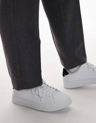 Court-Sneaker aus hochwertigem Leder in Weiß und Marineblau Weiß 41