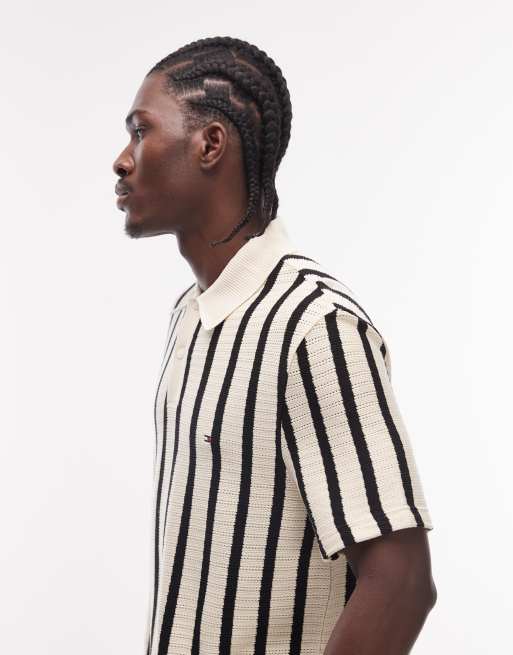 Tommy Hilfiger - Cremehvid poloskjorte i strik med sorte striber og afslappet pasform, 4 af 5