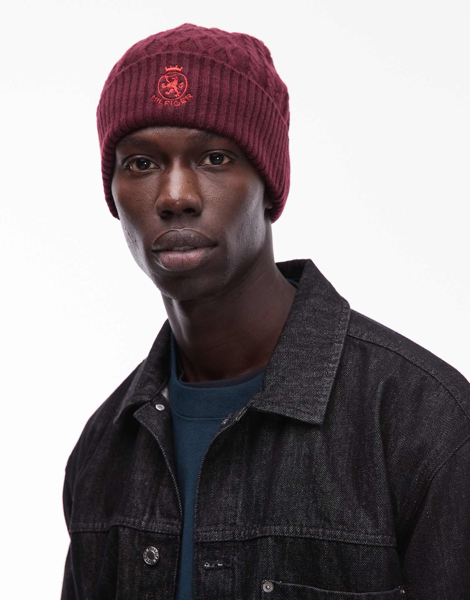 Вязаная шапочка с логотипом Tommy Hilfiger бордового цвета
