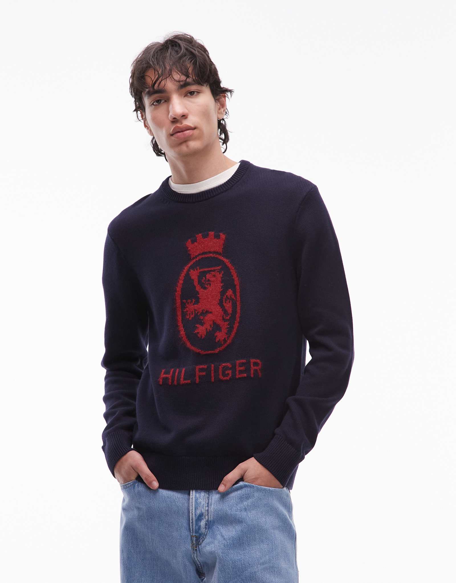 Свитер с эмблемой Tommy Hilfiger темно-синего и красного цветов
