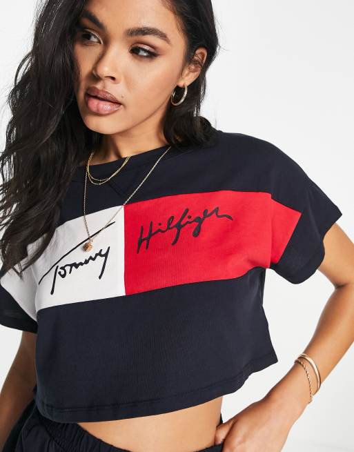 Tommy Hilfiger - Cropped strand-T-shirt med logo i marineblå - Del af sæt 