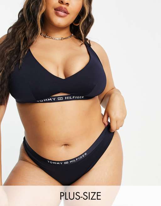 Tommy Hilfiger Curve – Góra od bikini z trójkątnymi miseczkami i paskiem z logo