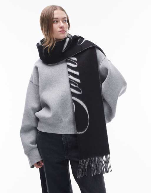 Tommy Hilfiger – Czarny szalik z napisem z logo