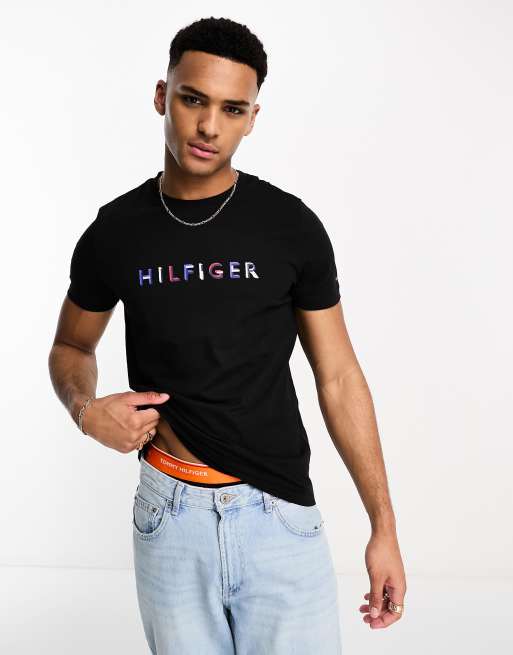 Tommy Hilfiger – Czarny T-shirt o luźnym kroju