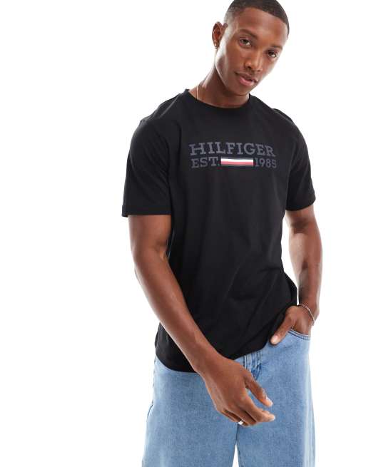 Tommy Hilfiger – Czarny T-shirt o regularnym kroju z grafiką – tylko w ASOS