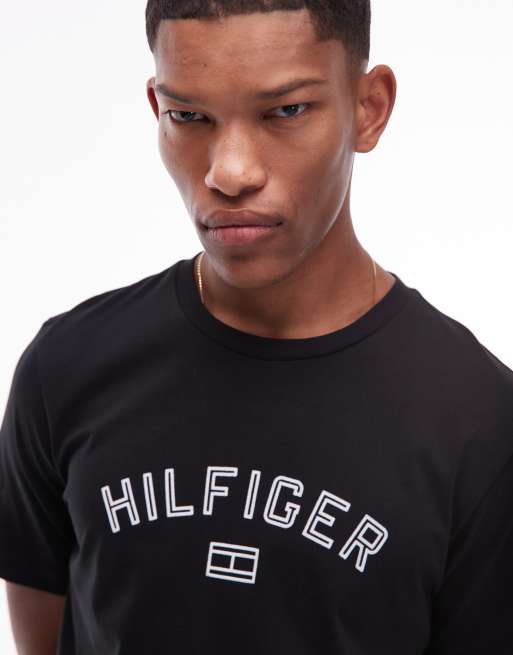 Tommy Hilfiger – Czarny T-shirt z flokowanym logo, 4 z 4