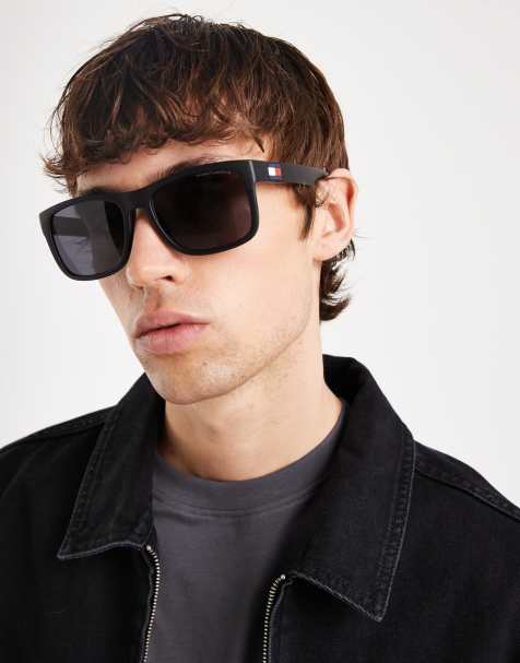 Tommy Hilfiger – Eckige Sonnenbrille in mattem Schwarz - view 1