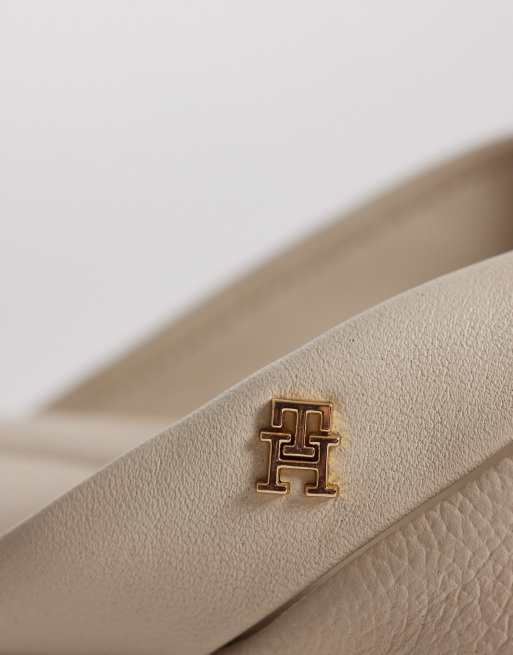 Tommy Hilfiger elevated flip flops in cream, 3 of 4