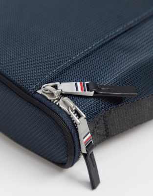 tommy hilfiger elevated washbag