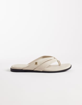 Tommy Hilfiger - Elevated - Zehenstegsandalen in Cremeweiß-Neutral