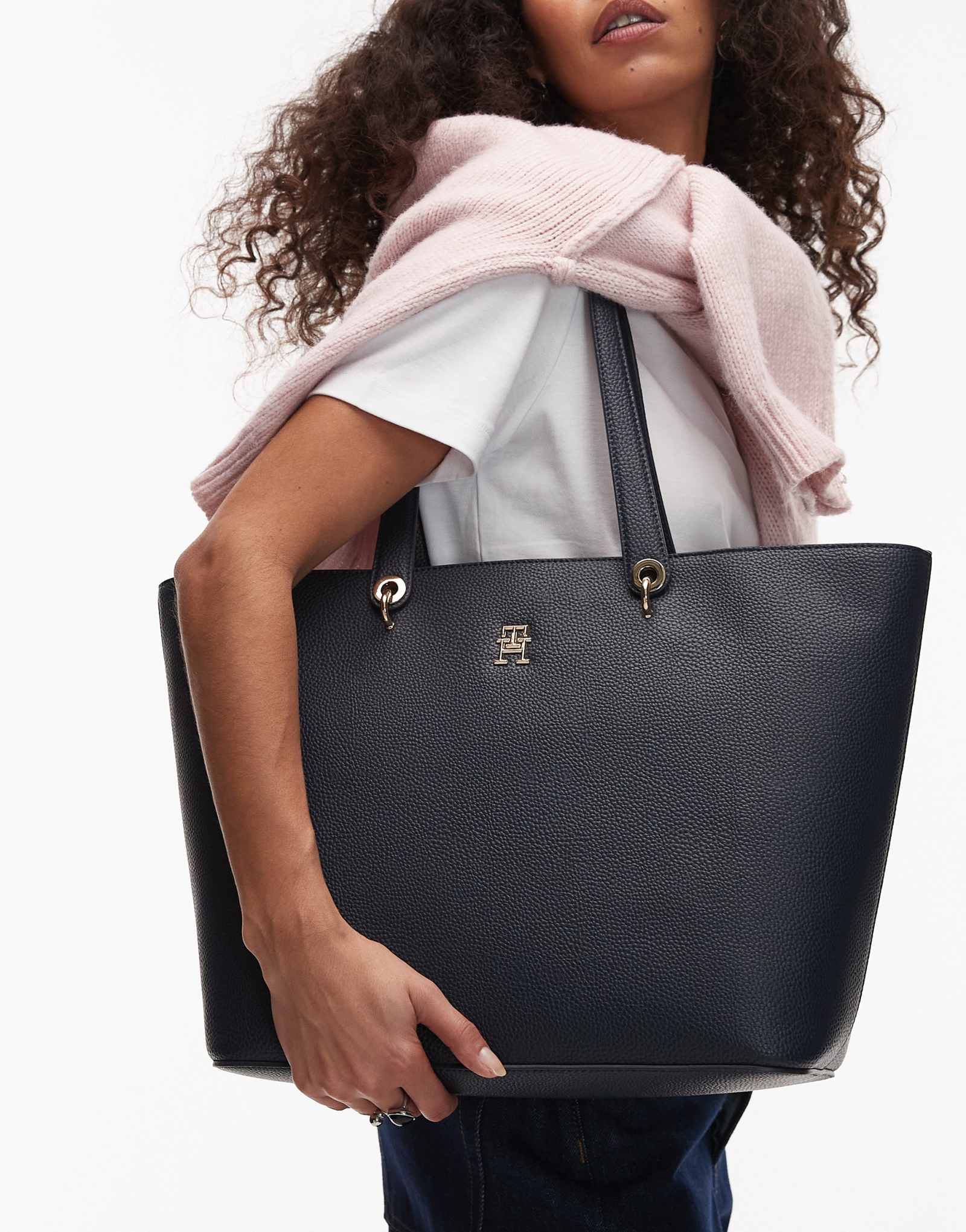 Сумка-тоут Tommy Hilfiger с эмблемой TH темно-синего цвета