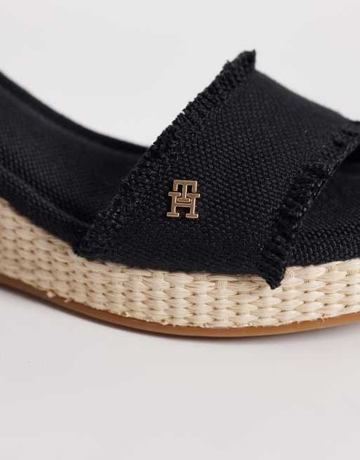 Tommy Hilfiger – Espadrilles-Sandalen in Schwarz und Beige mit mittelhohem Keilabsatz, 4 von 4