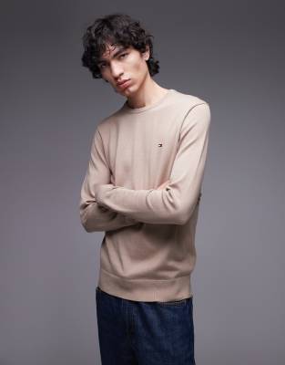 Tommy Hilfiger essential cotton jumper in taupe-Neutral