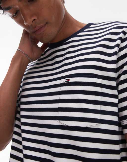 Tommy Hilfiger Essential – Granatowy T-shirt o regularnym kroju w paski, 3 z 4