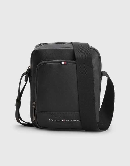 Tommy Hilfiger – Essential – Kleine Reportertasche in Schwarz