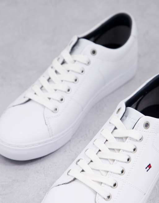 ESSENTIAL LEATHER SNEAKER