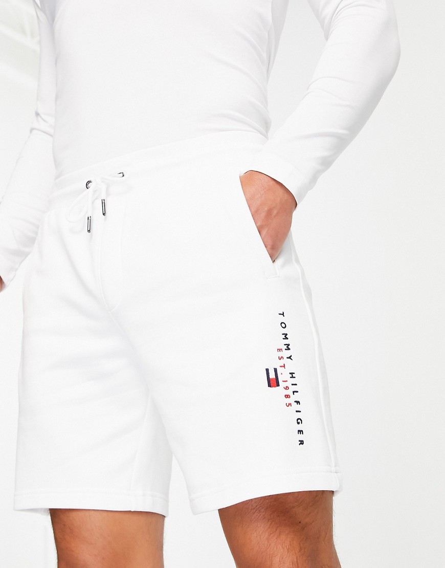 Tommy Hilfiger essential logo sweatshort in white