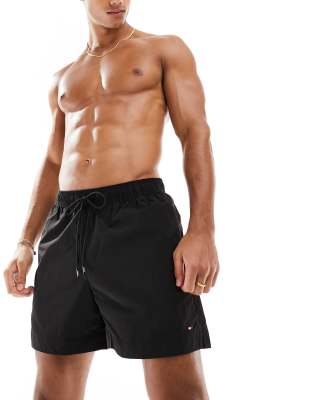 Короткие плавки на шнурках Tommy Hilfiger Essential черные 8590₽