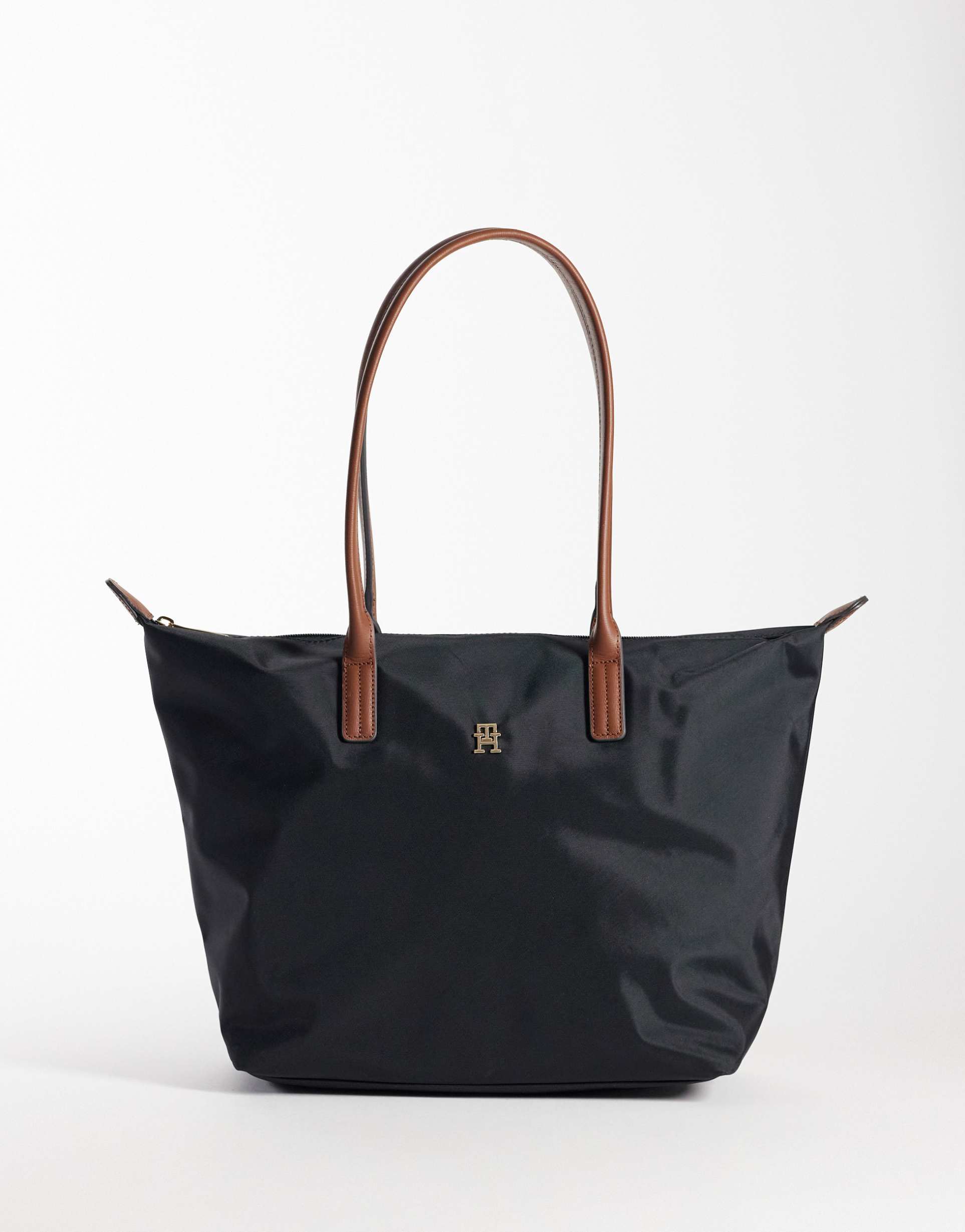 tommy hilfiger essential medium shoulder bag in black