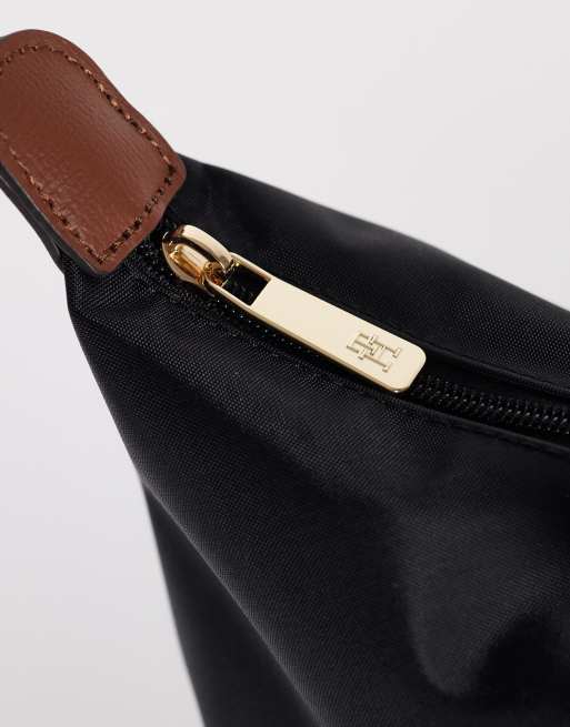 Tommy Hilfiger essential medium shoulder bag in black, 3 of 4