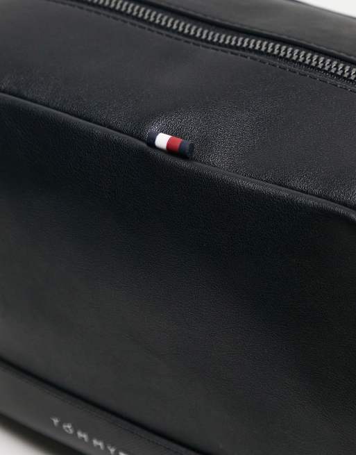 Tommy hilfiger essential discount washbag