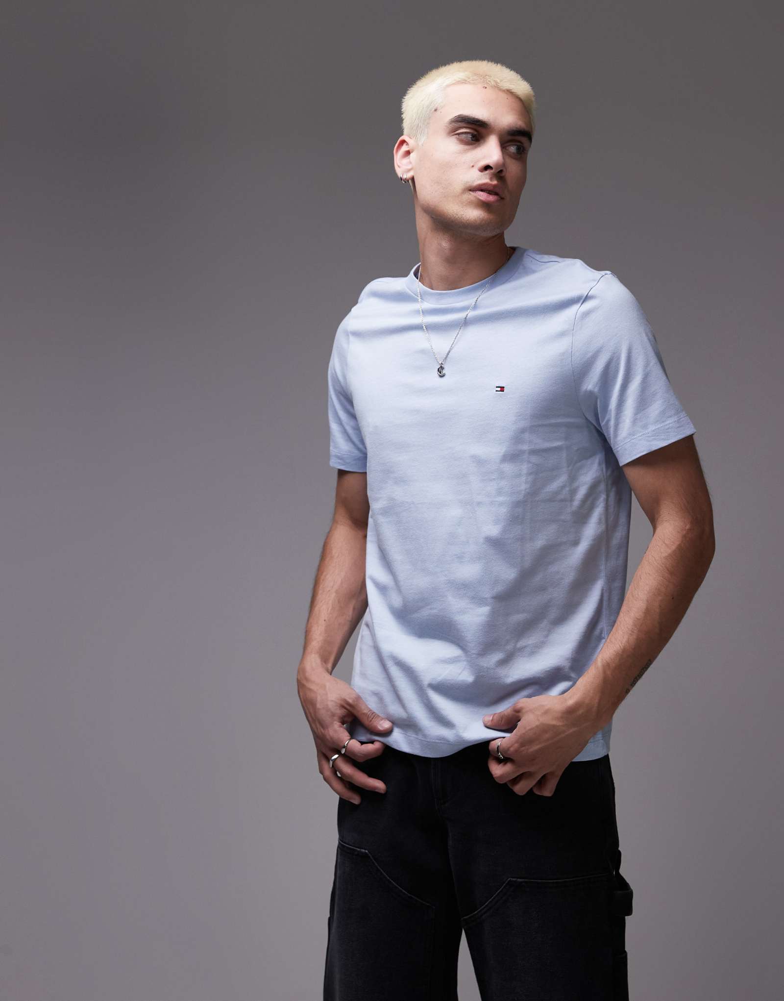 Футболка Tommy Hilfiger essential бледно-голубого цвета