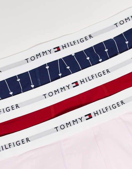 Tommy Hilfiger – Essentials – Rosa, röda och hjärtmönstrade trunks i bomull med signaturlogga, 3-pack, 2 av 3