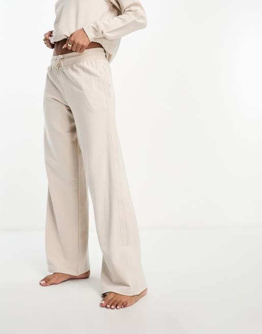 TOMMY HILFIGER Solid Women Beige Track Pants - Buy TOMMY HILFIGER Solid  Women Beige Track Pants Online at Best Prices in India