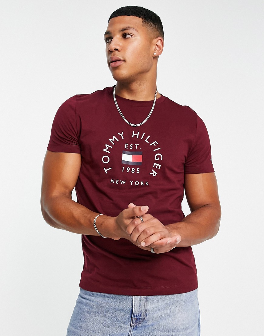 Tommy Hilfiger flag arch logo cotton T-shirt in burgundy-Red