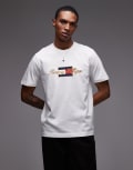 [Tommy Hilfiger] Tommy Hilfiger flag graphic t-shirt in white with gold detail S WHITE