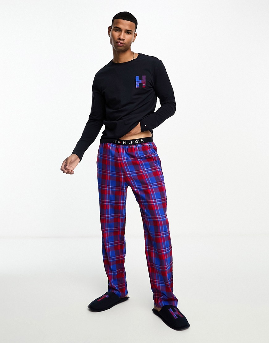 Tommy Hilfiger flannel lounge gift set with slippers in checked blue/red-Multi