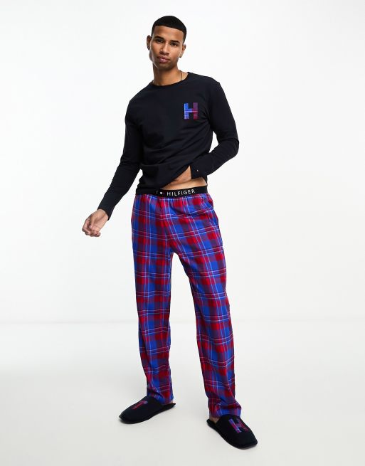  Tommy Hilfiger flannel lounge gift set with slippers in checked blue/red