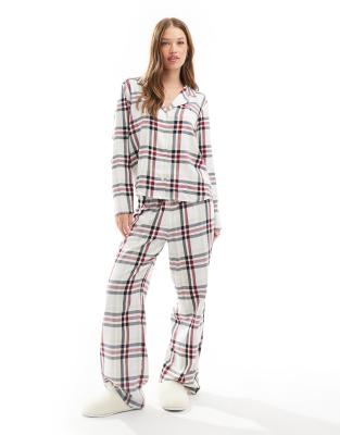 Tommy Hilfiger Tommy Hilfiger flannel pyjama gift set in beige check-Neutral