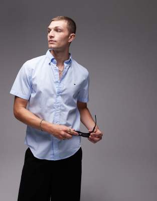 Tommy Hilfiger – Flex – Einfarbiges Hemd aus Popeline in Hellblau