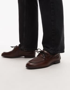 Tommy Hilfiger flexible boat shoe in brown