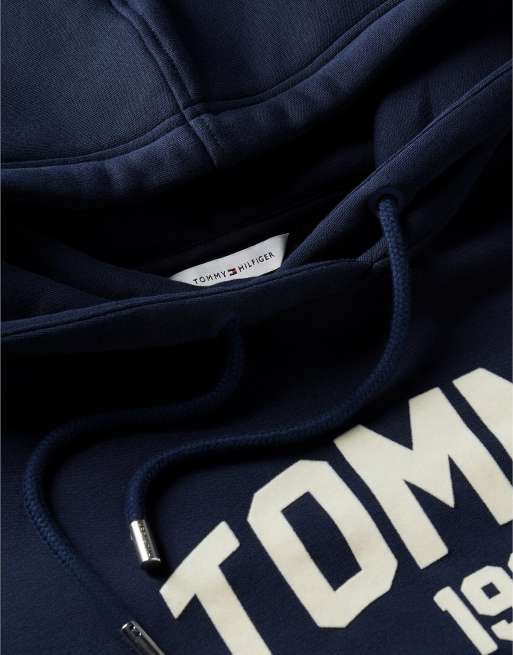 Tommy Hilfiger Flock Varsity-Logo Relaxed-Fleece-Hoodie in Dunkelblau, 6 von 6