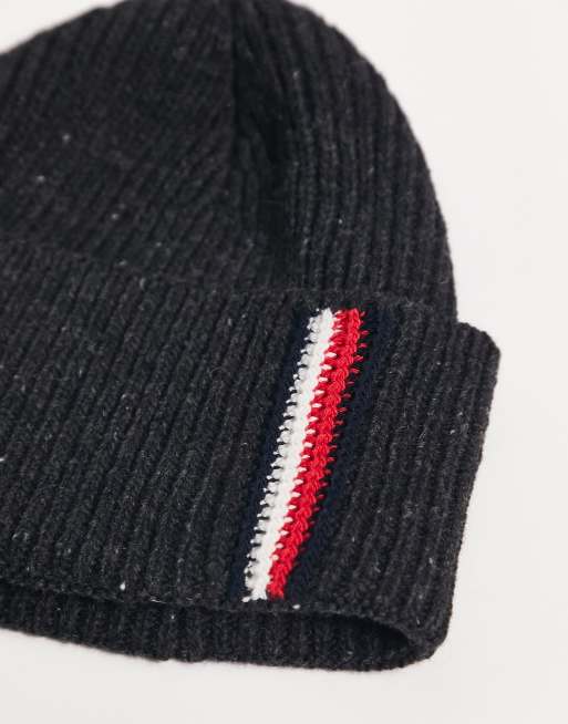 Tommy Hilfiger – Gerippte Strickmütze in Schwarz mit seitlichen Streifen, 2 von 4