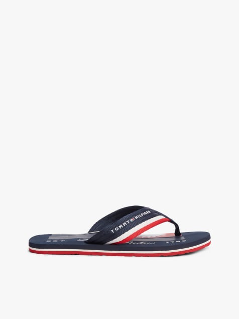 Tommy Hilfiger – Gestreifte Zehenstegsandalen in Dunkelblau mit gewebtem Riemchen - view 1