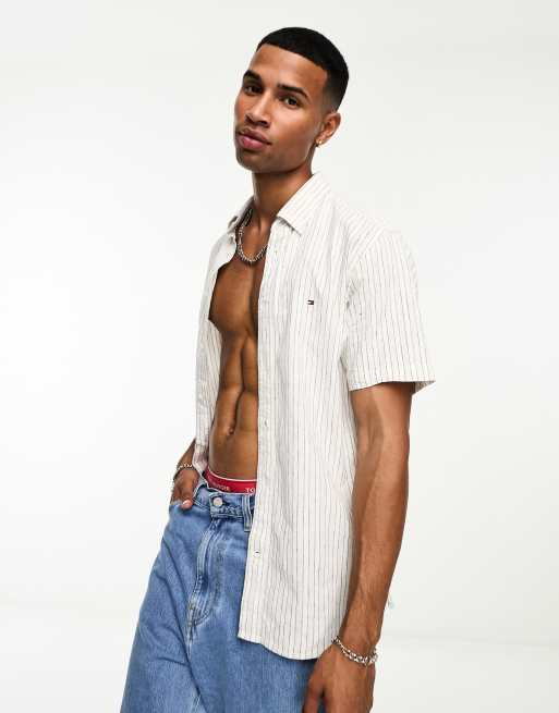 Tommy Hilfiger – Gestreiftes Hemd in Weiß mit normaler Passform