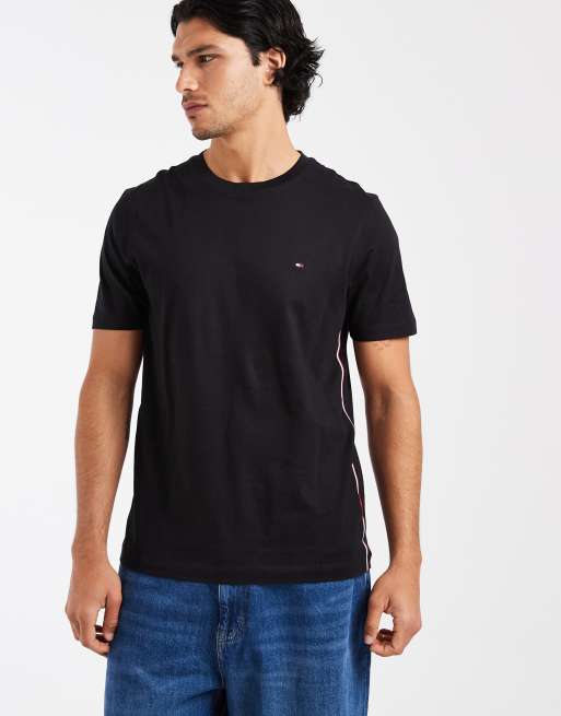 Tommy Hilfiger – Global – Czarny T-shirt z paskiem, 5 z 5
