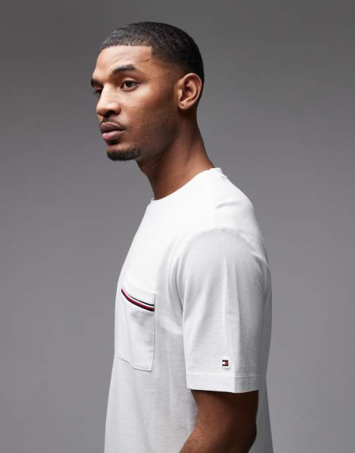 Tommy Hilfiger – Global – Pikee-T-Shirt in Weiß mit Tasche und Streifen, 5 von 5