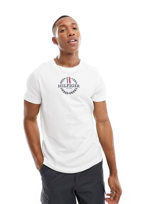 Tommy Hilfiger Global Stripe T Shirt in WeiB mit Kranz Logo ASOS