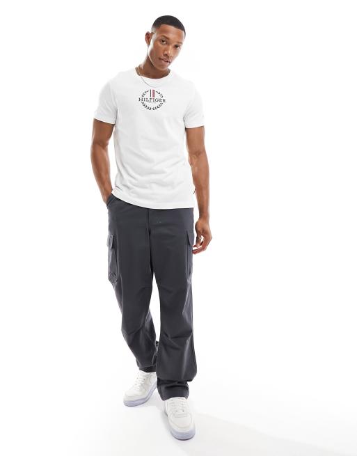 Tommy Hilfiger global stripe wreath t-shirt in white, 3 of 4