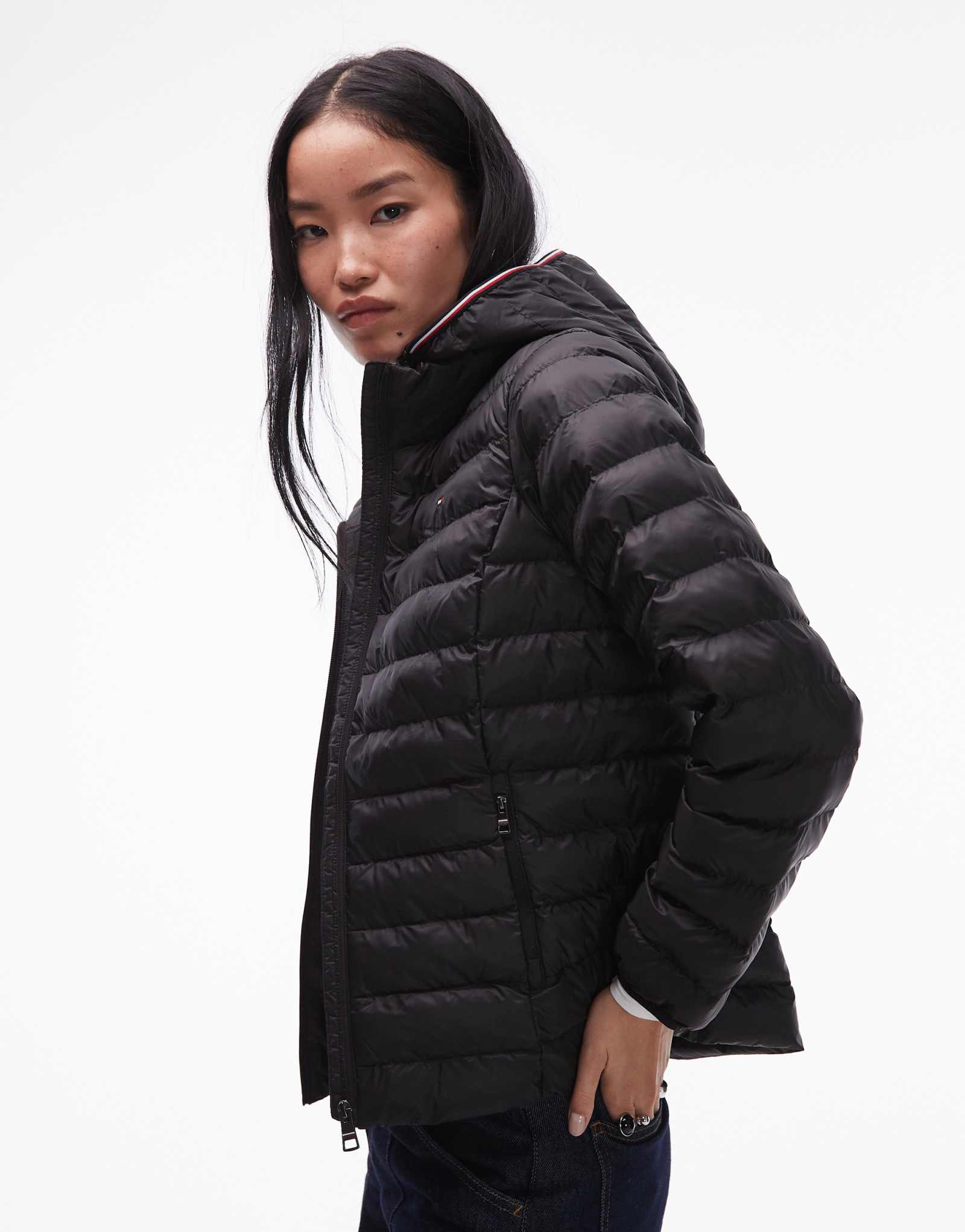 Черная стеганая куртка Tommy Hilfiger global в полоску