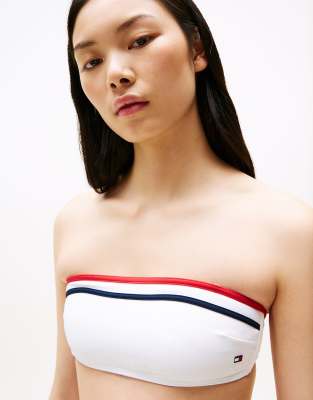 Tommy Hilfiger - Global - Texturiertes Bandeau-Bikinioberteil in Weiß mit Zierstreifen