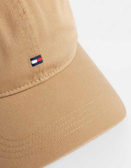 Tommy Hilfiger - gorra esencial con pequeño logo de bandera en beige, 2 de 3