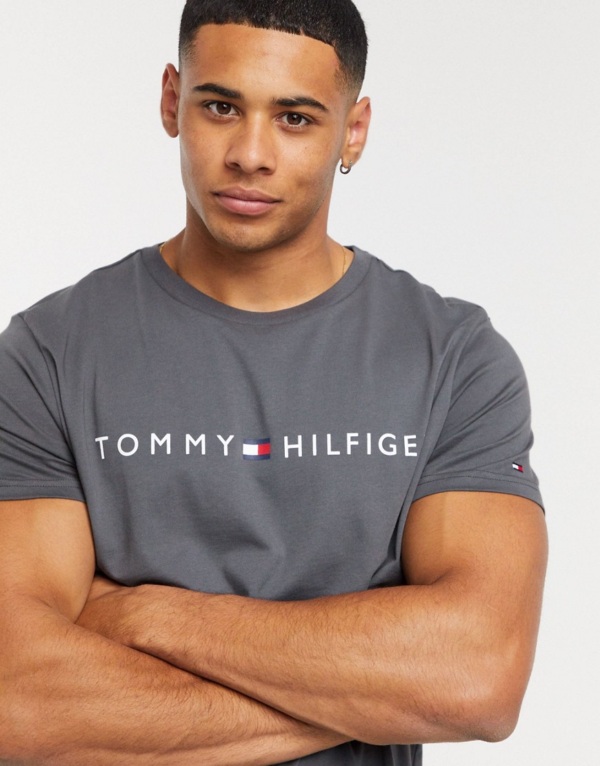 Tommy Hilfiger – Grå mys-t-shirt med flagglogga på bröstet