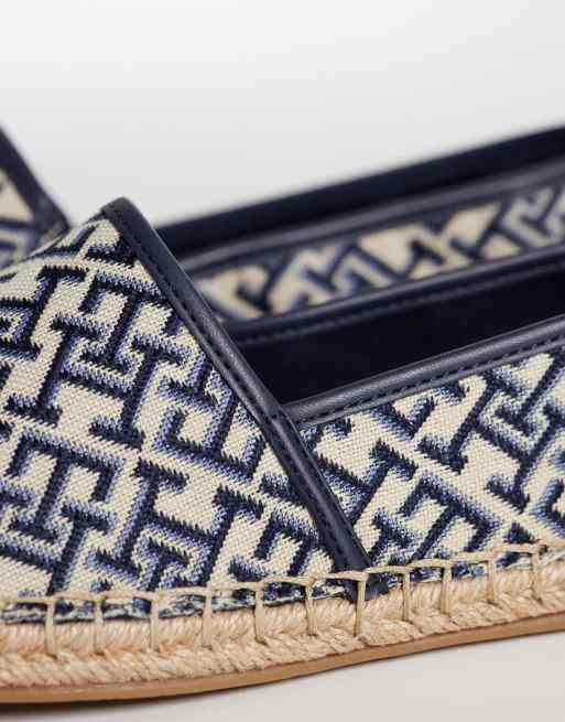 Tommy Hilfiger – Granatowe espadryle w żakardowy wzór z monogramem, 3 z 4