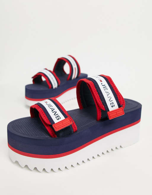 Tommy Hilfiger – Granatowe sportowe sandały na grubej podeszwie, 3 z 4